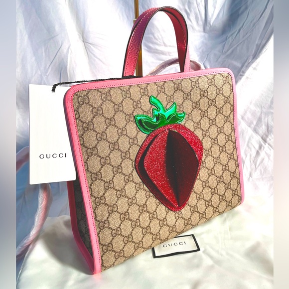 NWT GUCCI GG Supreme Strawberry Tote with Shoulder Strap - Picture 3 of 10